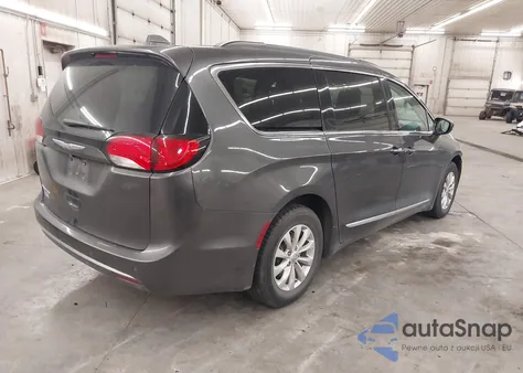 2017 Chrysler Pacifica Touring-L z USA, uszkodzony, nr VIN 2C4RC1BG4HR538118